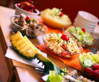 photo-pineapple-salad-table