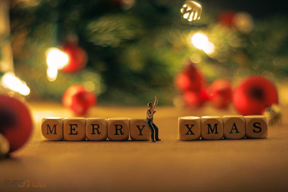 クリスマスメッセージと人形の可愛い写真