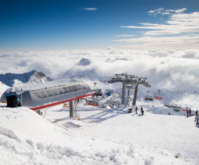 雪山のゲレンデの頂上から撮影した絶景写真