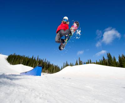 photo-snowboard-jump-trick-sky