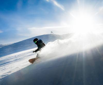 photo-snowboard-sky-sun-flare