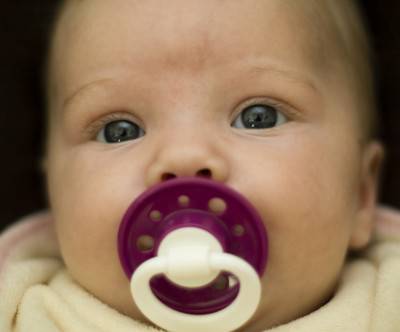 photo-baby-face-emily-pacifier