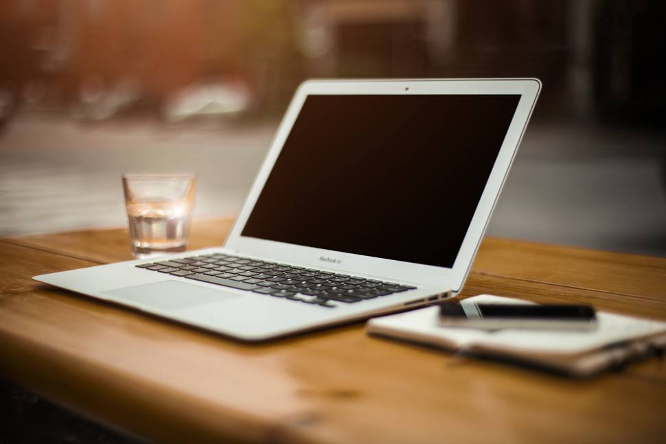 MacBookAirを柔らかいボケで撮影した写真
