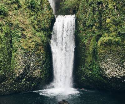 photo-waterfall-rock-moss-cool